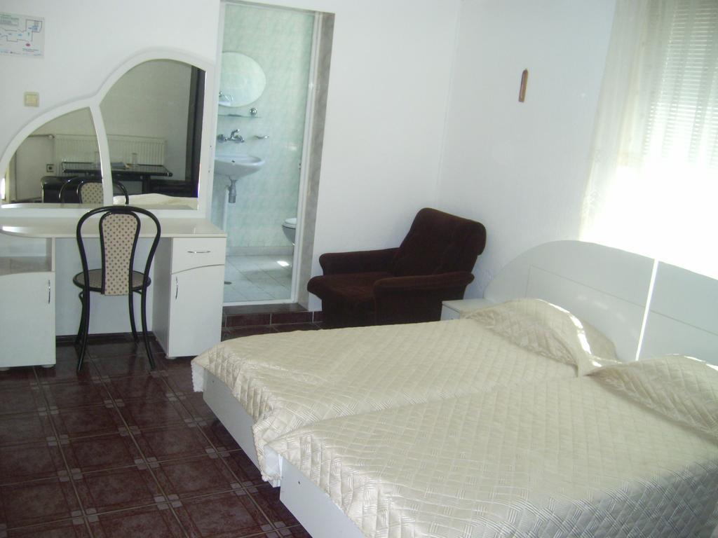 Family Hotel George Svilengrad ภายนอก รูปภาพ