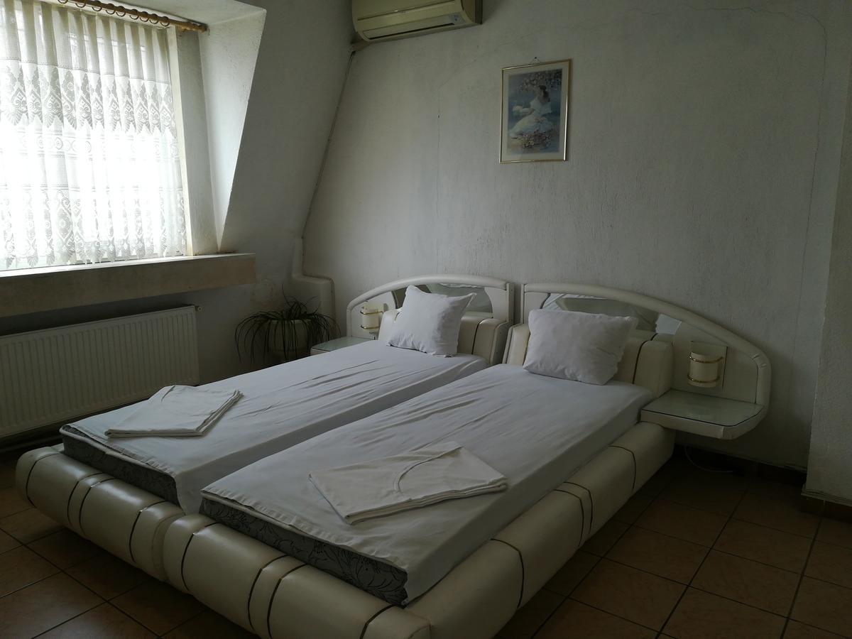 Family Hotel George Svilengrad ภายนอก รูปภาพ