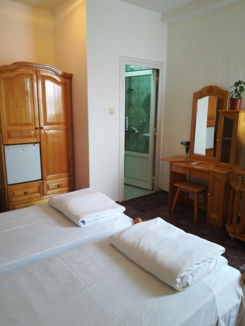 Family Hotel George Svilengrad ภายนอก รูปภาพ