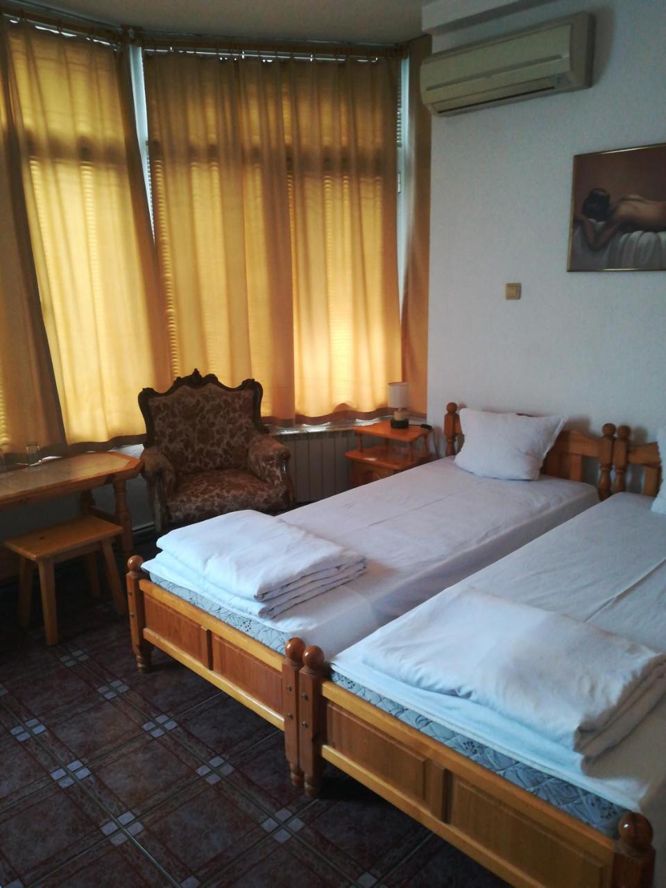 Family Hotel George Svilengrad ภายนอก รูปภาพ